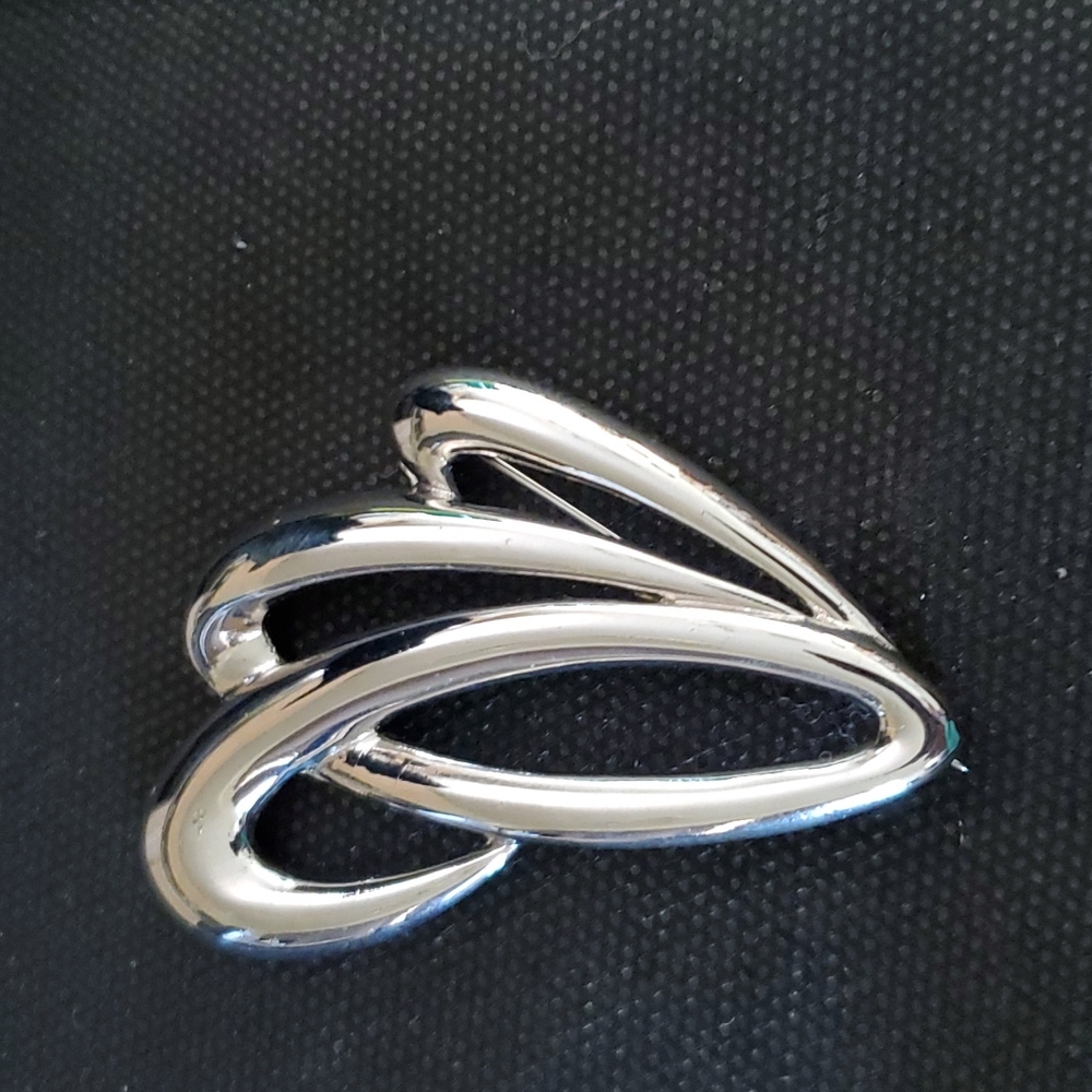 VINTAGE SILVER SHELL DESIGN PIN